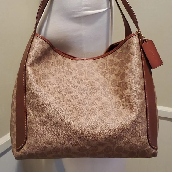 Like NEW Coach Hadley Hobo Bag In Signature Canvas - Picture 3 of 15